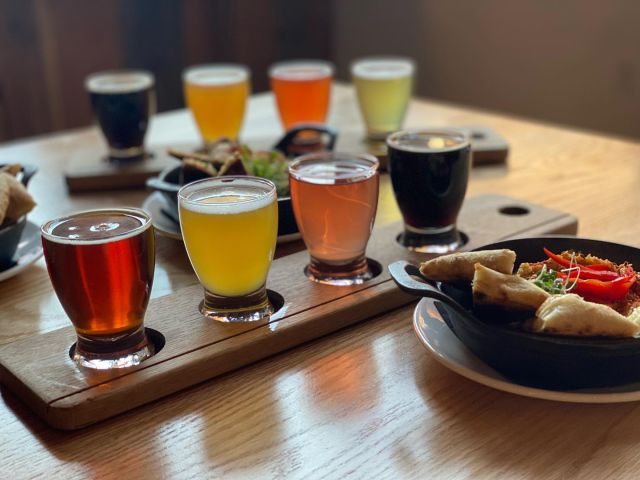 Stop by for happy hour this week from 4-6pm where you can enjoy half-off draft beers, hummus and flatbread, house pretzel, and gravy fries. 🍻