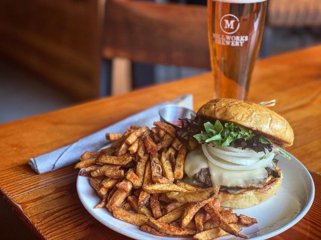 Have you tried our new burger yet?Made with 100% pastured black angus beef from Locust Point Cattle Company family farm, owned by Chris and Leigh Moul. This burger is sure to please…stop in and get one tonight! ⭐️