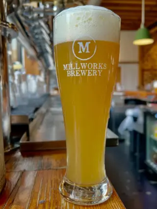 NEW BEER ALERT 🚨, with Spring around the corner, and since you all keep flying through our brews😘, it’s time to for Hefeweizen! This Bavarian delight is brewed with all local Pilsner and Wheat malt and features the classic aromas and flavors of ripe banana, spicy clove and fresh doughy wheat. Hazy and soft with an indulgent effervescence. Prost!