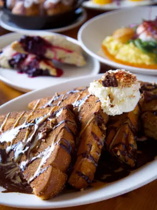 Join us on this perfect day for a delicious brunch with the family! ⭐️⭐️⭐️