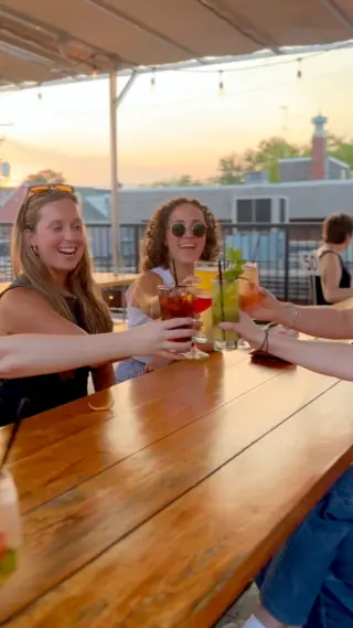 Summer is still here and the drinks are flowing on the rooftop. It’s the perfect time and place to catch those beautiful sunset vibes.