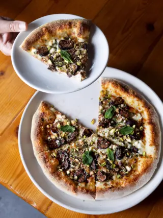 It’s a perfect night for trivia, pizza, and some drinks with friends!