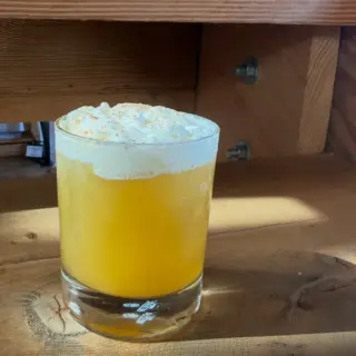 Sunny September is our featured cocktail this week! 
•Bourbon, lemon, house made pumpkin syrup, cinnamon,  and peach eggwhite whip. 
See you tonight!