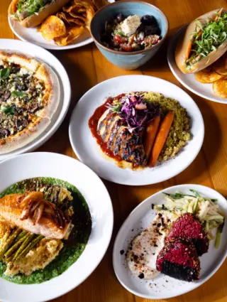 It’s a gorgeous night to enjoy a delicious meal with your besties! Stop in, we’d love to see you!