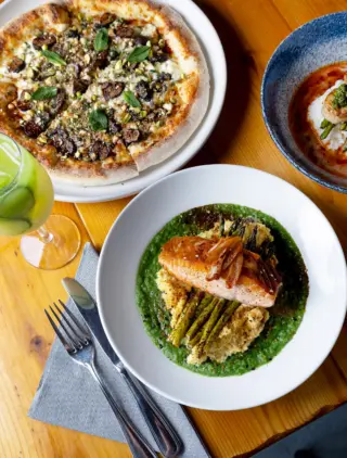 Make that plan with a bestie for a mid-week meal with us!⭐️